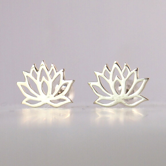 エス 10金ホワイトゴールドピアス 蓮 2個セット [S-Ph-10w] アクセサリー作家・三浦砂織 和柄・和風 和装にも合う手作りアクセサリー・ハンドメイドジュエリー ハス はすモチーフ 日本製 国産｜クラフトカフェ
