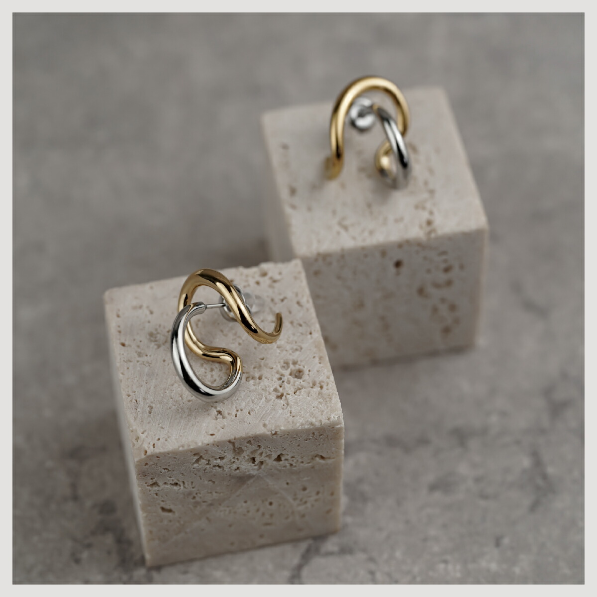 ピアス サージカルステンレス 316L 金属アレルギー対応 18Kコーティング レディース 大人 シンプル モダン モード エレガント ジュエリー バイカラー  送料無料 プチプライス高見え CRAIFE