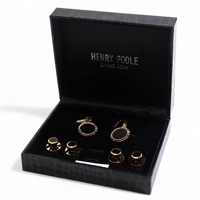 【中古】【新古品・未当て嵌める品】HENRY POOLE SAVILE ROW ヘンリースウィミングプール 連合王国製 REAL ONYX Gold Chain Link Dress Stud \u0026 Cufflink Set カフリンクス カフスリンク チェーン店式 ドレススタッド 書き割り 通貨価値4.1万 ゴールド 黒いこと ▲033▼50612k03