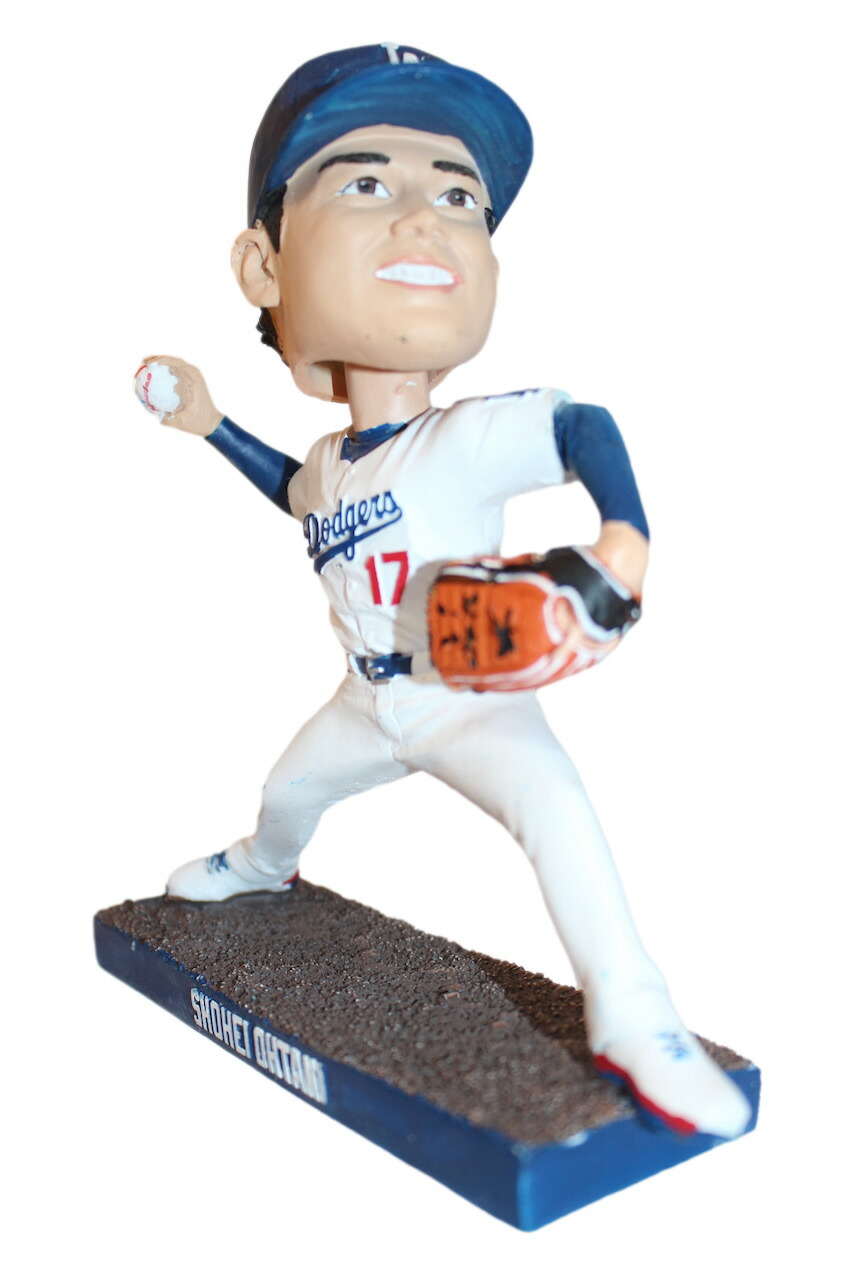 ドジャース　球場配布ボブルヘッド(ロバーツ監督) ロバーツ監督 2017年 ボブルヘッド ドジャース 球場配布品