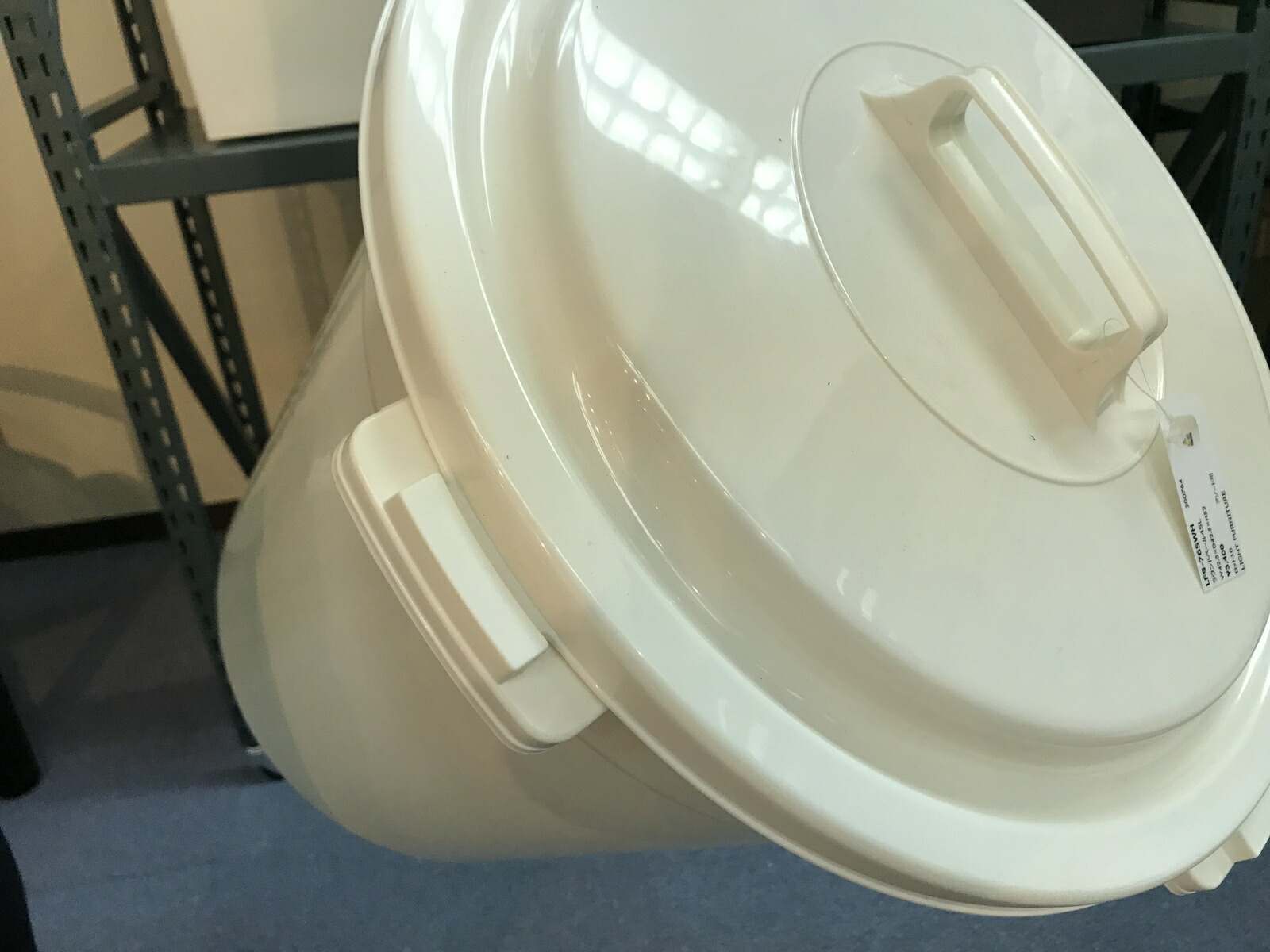 楽天市場 W42 5 D42 5 H52cm 45l用 ラウンドペール ポリバケツ ラウンドペイル ダストボックス ゴミ箱 おしゃれ お洒落 分別 キッチン リビング ホワイト 屋外 42 5パイ H52cm Lfs 765wh Azlfs 765wh ミラクル ガーマ