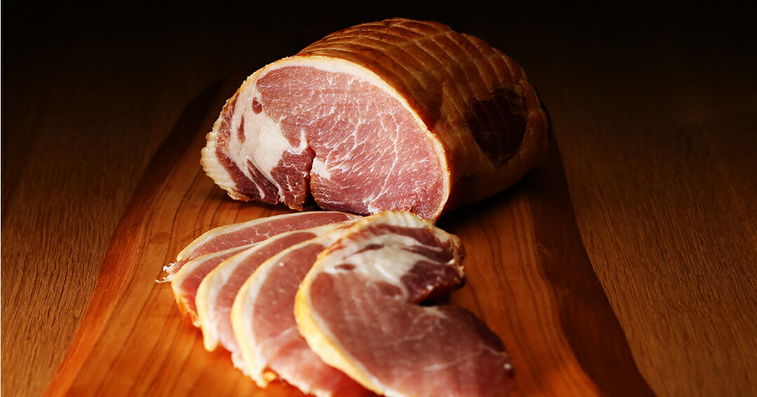 楽天市場 日本iffaコンテスト金賞受賞 塩辛過ぎない スモーク熟成生ハム 原木 500g 天橋立ハム スモーク生ハム ブロック 丹後フーズ 伝統製法 丹後製法 国産肉 京都産 ギフト 冷蔵 品質管理 １か月熟成 プレミアム 塩味抑え目 Tats 6 ミラクル ガーマ