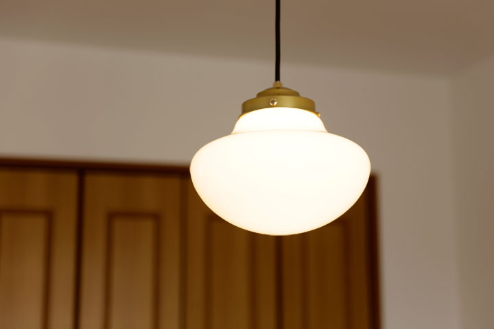 楽天市場 ペンダントライト 銀杏 ホワイト 1灯 和風 昭和レトロ 大正レトロ 玄関 洗面所 トイレ ガラス レトロ 日本製 デザイン照明 のcroix