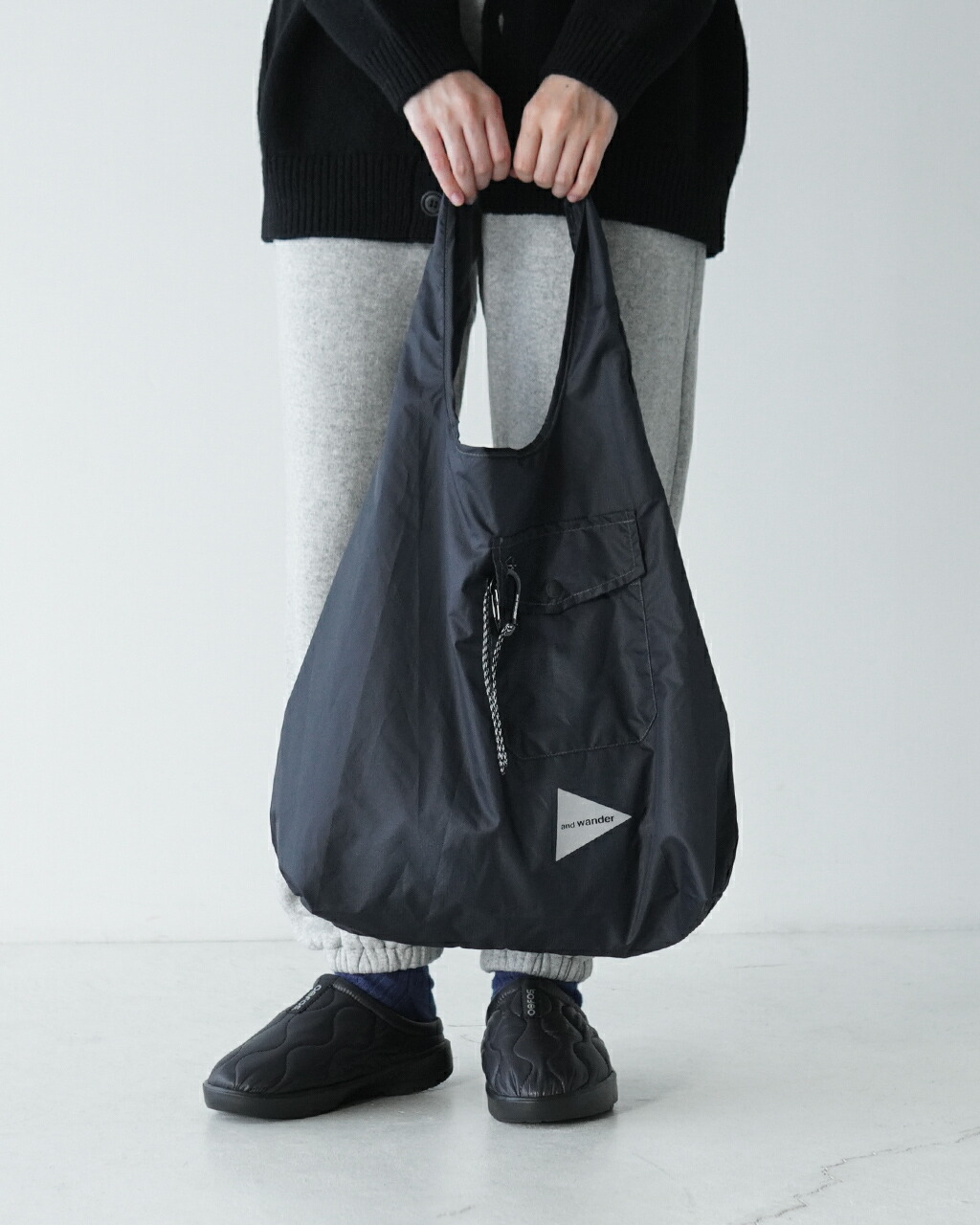 アンドワンダー グロサリーポケットバッグ　グローサリー　ブラック 楽天市場】【SALE！20%OFF】アンドワンダー and wander グロサリー