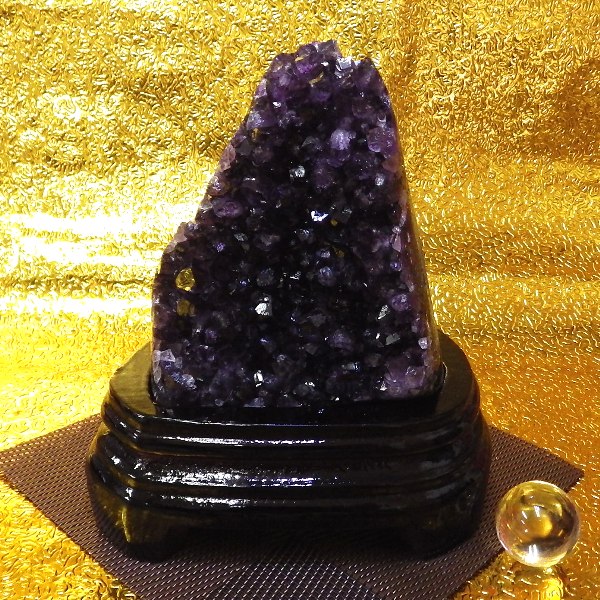 【プレミアクラス】アメジスト原石クラスター（重さ716g 高さ約15cm 横幅約13.5cm 奥行約10.5cm） ウルグアイ産【台座付き】完全天然石 ★写真現品販売｜水晶工房 Crystal Factory
