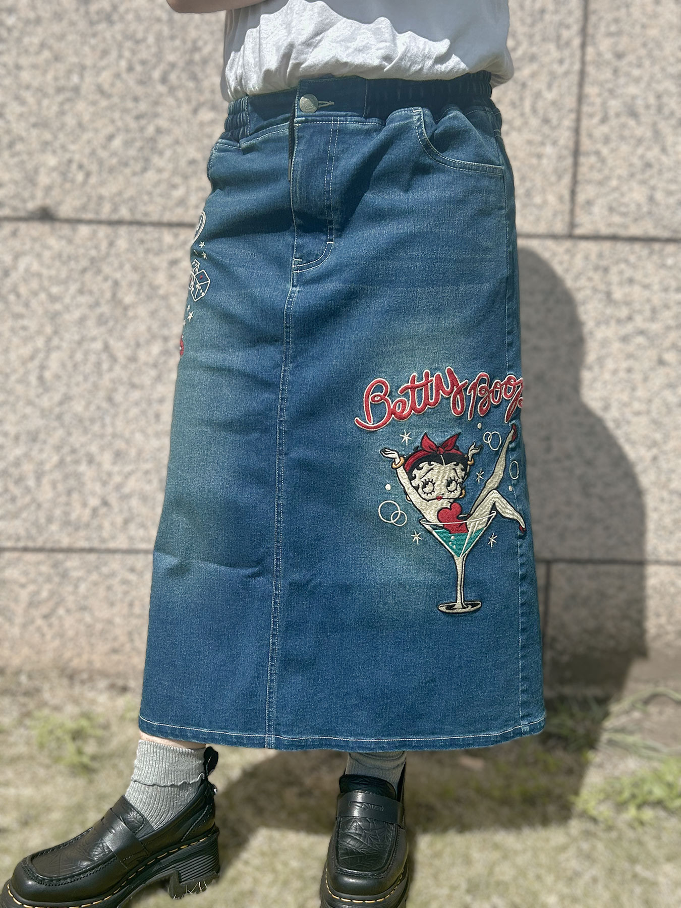 【BETTY BOOP】“カクテルベティ”総刺繍ストレッチデニム ロングスカート ｜ ロンスカ デニムスカート 通販 女性 レディース オールシーズン ネイビー M L XL LL 2L 人気 ブランド 流儀圧搾 METHOD