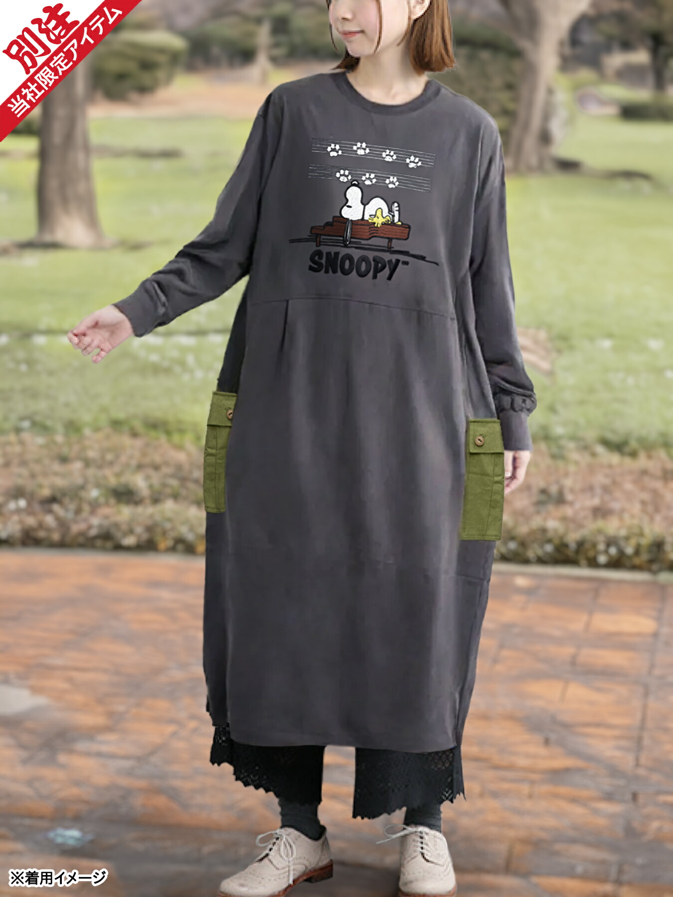 【JUICY×PEANUTS】“VINTAGE SNOOPY”異原料品うつり変わり 総刺しゅう軽気球衣装〔Lady\u0027s〕〔別注〕  ｜ ミリタリー ワンピ ロングワンピ 長袖 じゅーしー おせっかい 南京豆 気が大きい大きさ ゆったり ビッグ影ぼうし M L XL LL 2L 春 秋 春服 秋服 黒 黒いこと カーキ 別注
