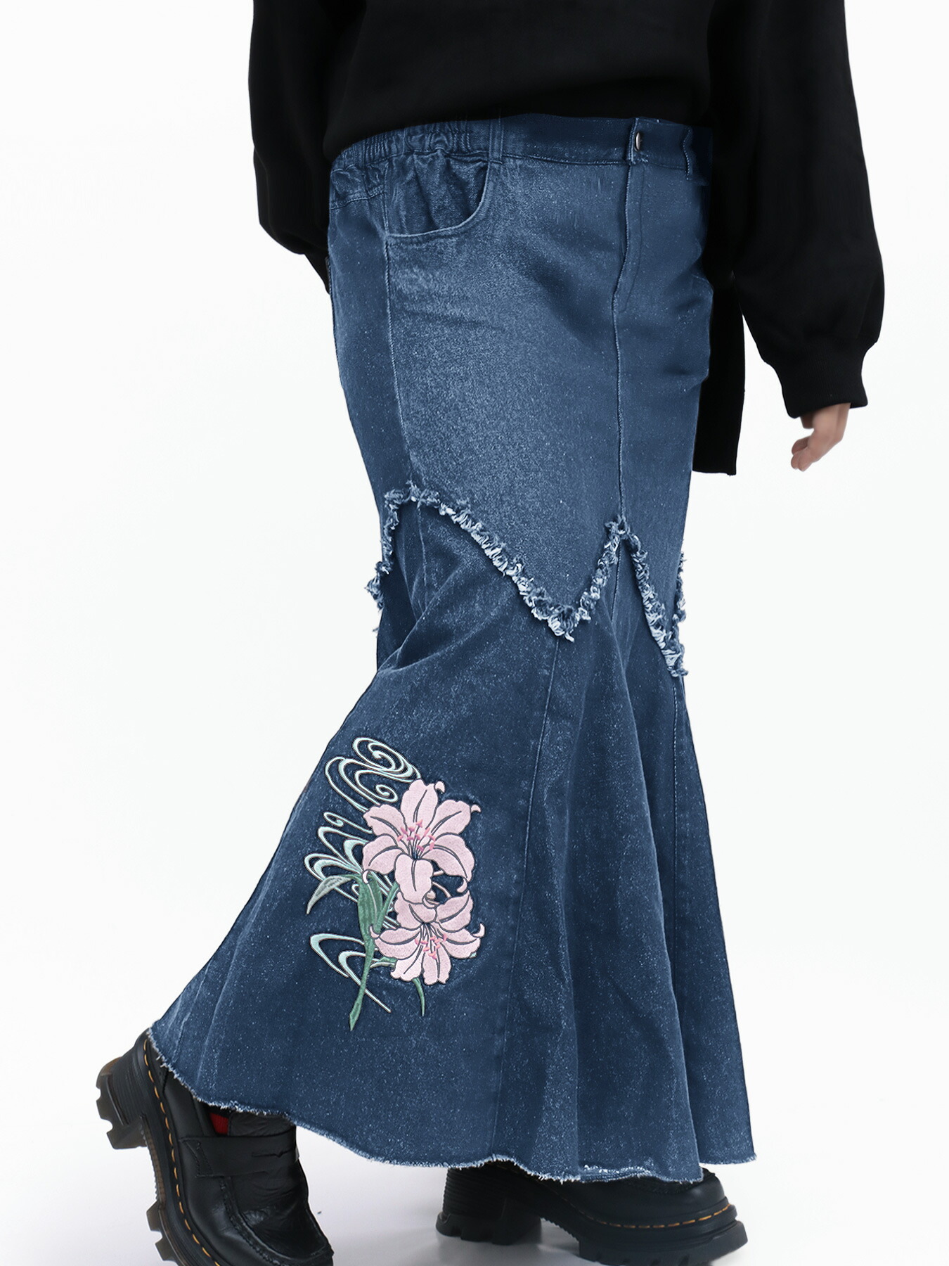 【雅結】百合刺繍デニムマーメイドスカート ｜ ロングスカート ロング丈 ロンスカ ウエストゴム みやび みやびむすび 和柄 和 日本 通販 レディース カジュアルフリー FREE フリーサイズ オールシーズン 黒 ブラック 青 ブルー ユリ lily 百合