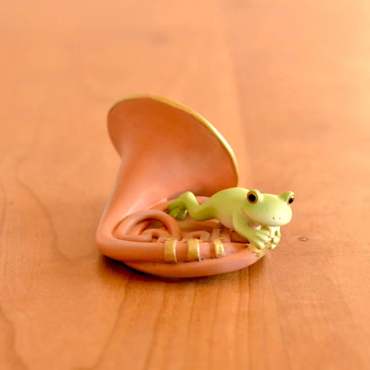 ホルンを吹くカエル Copeau コポー クッチーナ カエル グッズ 置物 雑貨 玄関 楽器 ホルン 音楽 インテリア コポーシリーズ かわいい プレゼント ギフト Educaps Com Br