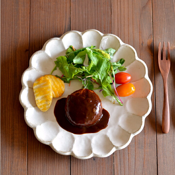 大皿 おしゃれ 26cm リンカ 白練 九寸皿 カネコ小兵 クッチーナ送料無料 和食器 大皿 プレート 和風 大きい ワンプレート 白 花 かわいい お皿 皿 日本製 国産 磁器 電子レンジ 食洗器 対応 ギフト プレゼント
