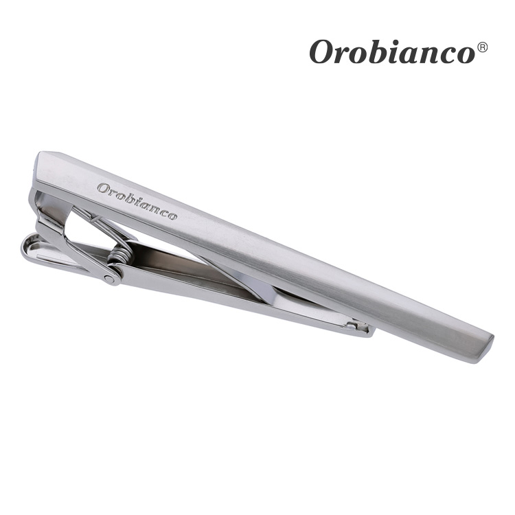 【Orobianco】ペンタゴンプレートロゴタイピン 可愛い ネクタイピン 結婚式 卒業式 就活 プレゼント 就職祝い 葬式 タイピン シンプル アクセサリー メンズ フォーマル 男性 礼服 喪服 スーツ アクセサリー アクセ Orobianco オロビアンコ ギフト