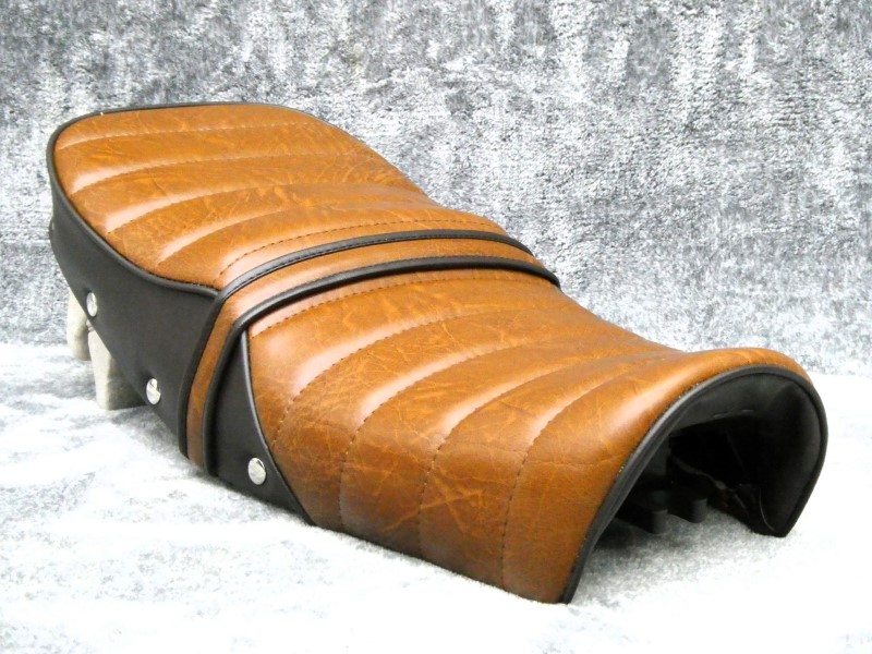 エイプ タックロール　シート　黒皮　鋲打ち エイプ 黒皮 鋲打ち タックロールシート - メルカリ