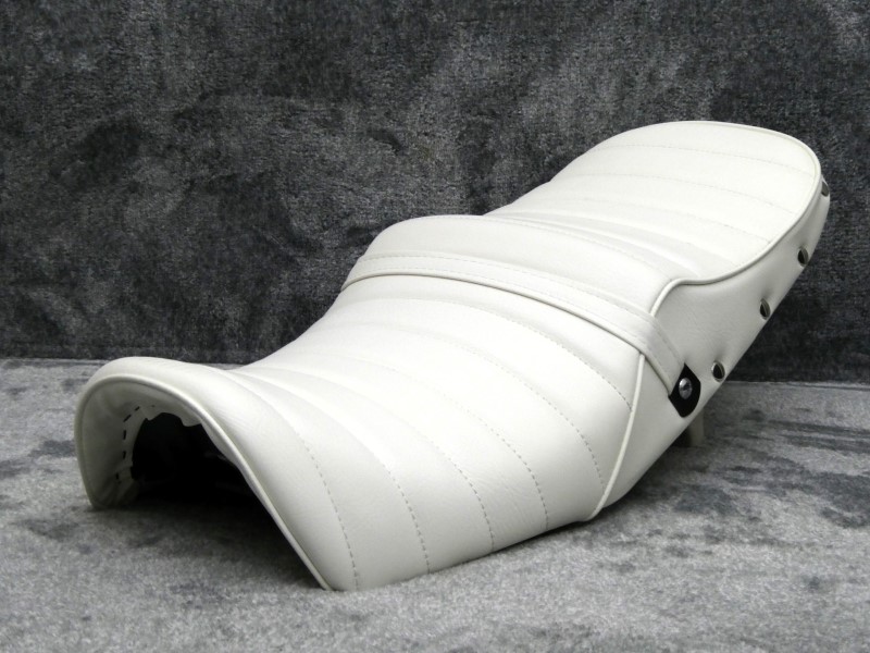 ＺＲＸ４００　鋲打ち　白皮　タックロールシート/ホワイトZRX2 ZR400E imgrc0100490450.jpg