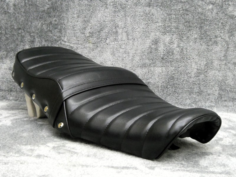 ○なくら○ ホンダ　cb250fジェイド用　3段シート ジェイド 250 三段シート オオカワ製 新品未使用の通販 by