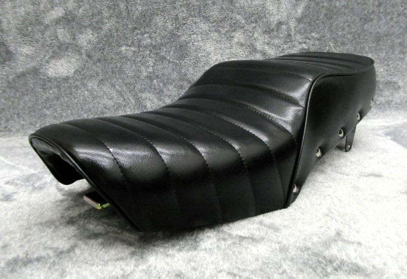 gn125H タックロール　鋲打ち　黒 Amazon | GN125 鋲打ち 黒皮 タックロールシート / GN125