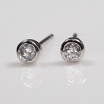 プラチナ ダイヤモンド ピアス 一粒 鑑定付 プラチナ・ダイヤモンド0.1ct（SIクラス・鑑別書カード付）　スタッドピアス（フセコミ）【対応】