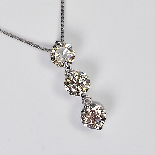 ダイヤモンド ネックレス プラチナ・ダイヤモンド0.3ct（VSクラス・H&C・鑑別書カード付） スリーストーンペンダント（ネックレス） 【トリロジー】【対応】