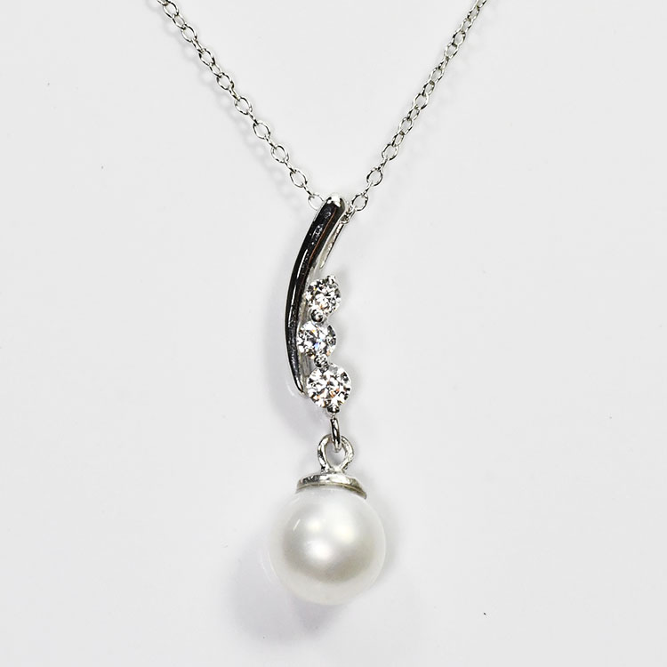 花珠真珠 6mm珠 ネックレス ダイヤモンド0.1ct アコヤ本真珠 スリーストーン 天然ダイヤモンド 30,030円