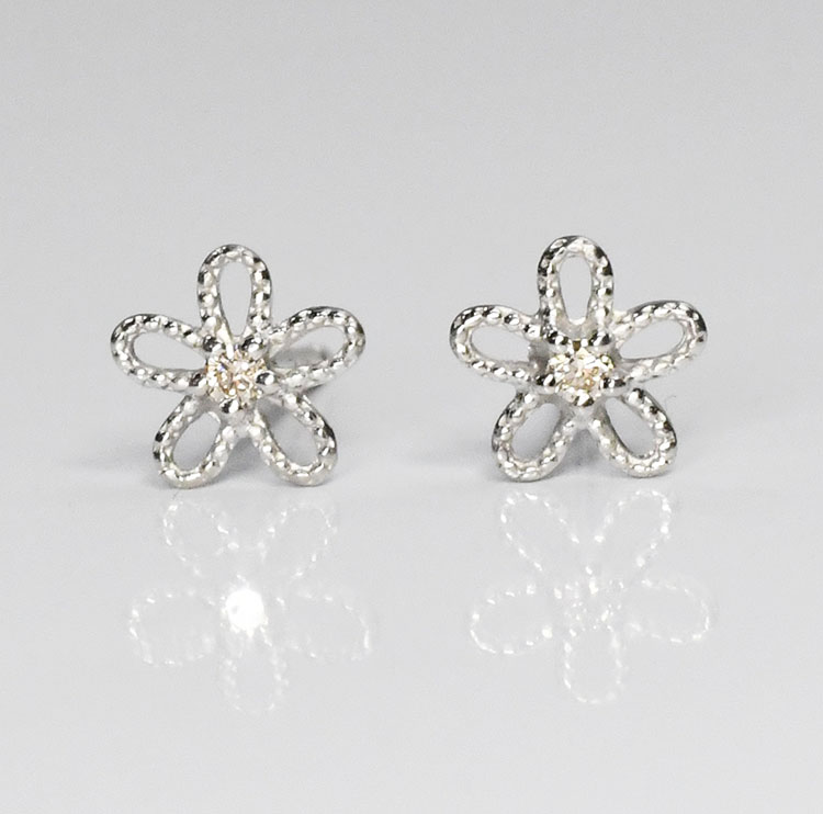 天然ダイヤモンドピアス 0.02ct（SIクラス・鑑別書カード付） クラシカルフラワーピアス プラチナカラー｜キュートジュエリー