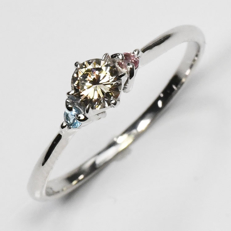 脇石に二人の誕生石を入れられるリング 天然ダイヤモンド0.2ct(SIクラス・鑑別書カード付)+2つの脇石0.05ct エンゲージ3ストーンリング プラチナカラー 婚約指輪 エンゲージリング プロポーズリング