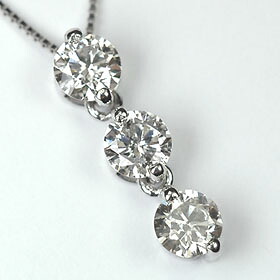 プラチナ ダイヤモンド ネックレス スリーストーン 1カラット 鑑定付 プラチナ・ダイヤ1.0ct(SIクラス・鑑別書付) スリーストーンペンダント(ネックレス)【対応】|キュートジュエリー