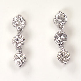 ダイヤモンド ピアス スリーストーン 天然ダイヤ0.4ct(SIクラス・鑑別書カード付)×ホワイトゴールド スリーストーンピアス【対応】|キュートジュエリー