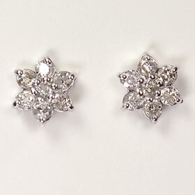 ダイヤモンド ピアス 天然ダイヤ0.2ct×ホワイトゴールド　７石フラワーピアス　【対応】【ダイヤピアス】