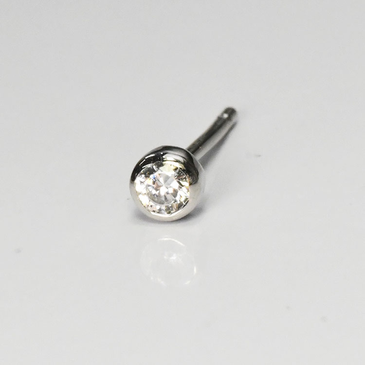 【侍ダイヤモンド】ダイヤモンド0.05ct シングルピアス メンズピアス 一粒ピアス ピアス片側 H&C G~Iカラー VS~SIクラス プラチナカラー 「シングルベゼル0.5」