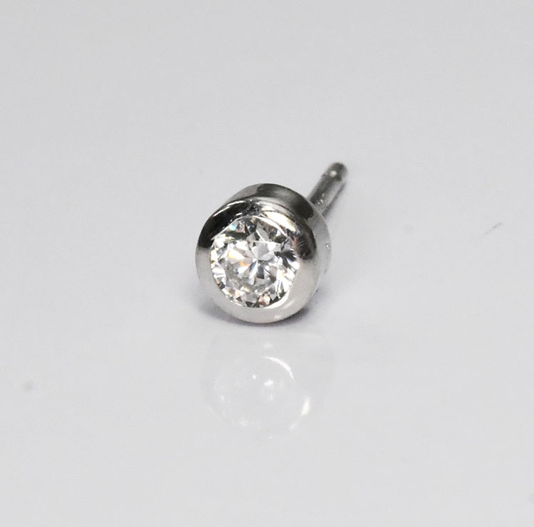 【侍金剛石】金剛石0.1コンピュータ断層撮影法 シングルピアス メンズピアス 一粒ピアス ピアス片側 H\u0026C G～I色つや VS～SI社会階級 プラチナ色つや  「シングルベゼル1」