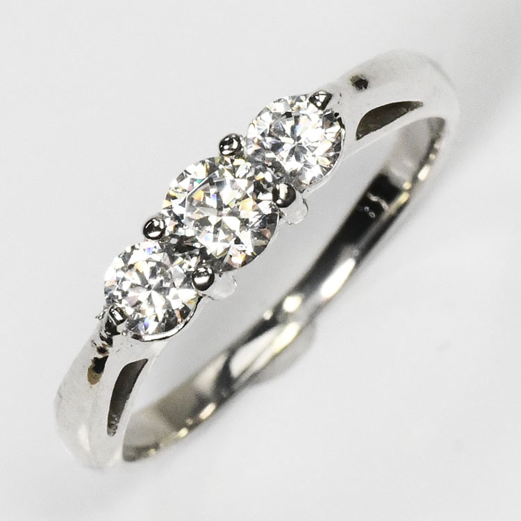 プラチナ ダイヤモンド0.5ct 3ストーンリング H&C 鑑別書カード付 ハート&キューピッド VS~SIクラス 高グレード 天然ダイヤモンド プラチナダイヤモンドリング Pt900 トリロジー|キュートジュエリー