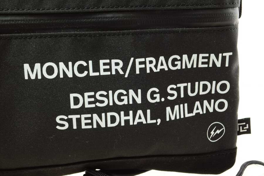 未使用 MONCLER × ONE サコッシュ ブラック FRAGMENT プリント SIZE ...