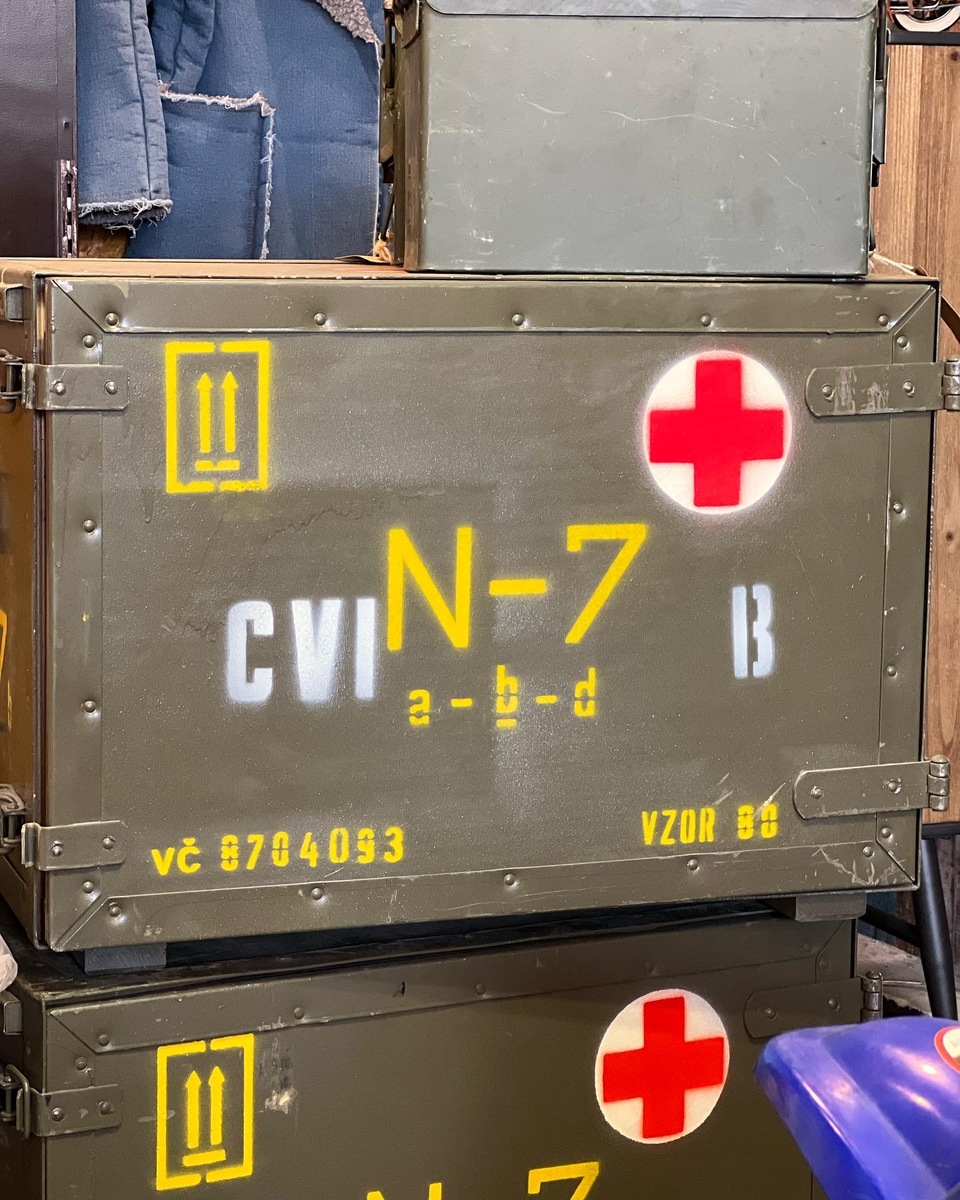 ウータンさん専用　　　　現地購入 フランス軍 メディカルボックス フランス軍 メディカルボックス カスタム 最終価格 - メルカリ