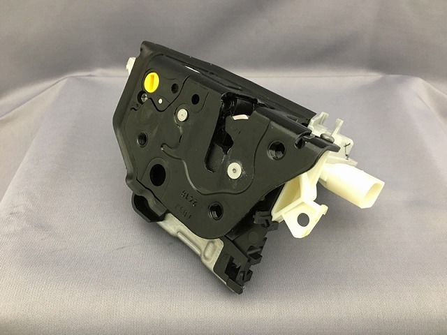 VW/AUDI 純正 フロントドアロック左側 VW TOURAN AUDI A4,A6,TT 純正品番:8J2837015A