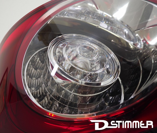 Volkswagen（フォルクスワーゲン） テールランプ右側 外側（純正品・新品） VW/GOLF5 純正品番:5M0945096N