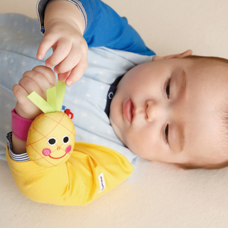 【楽天市場】サッシー リストラトル2個セット sassy おもちゃ ラトル 腕 赤ちゃん ベビー ガラガラ 0歳