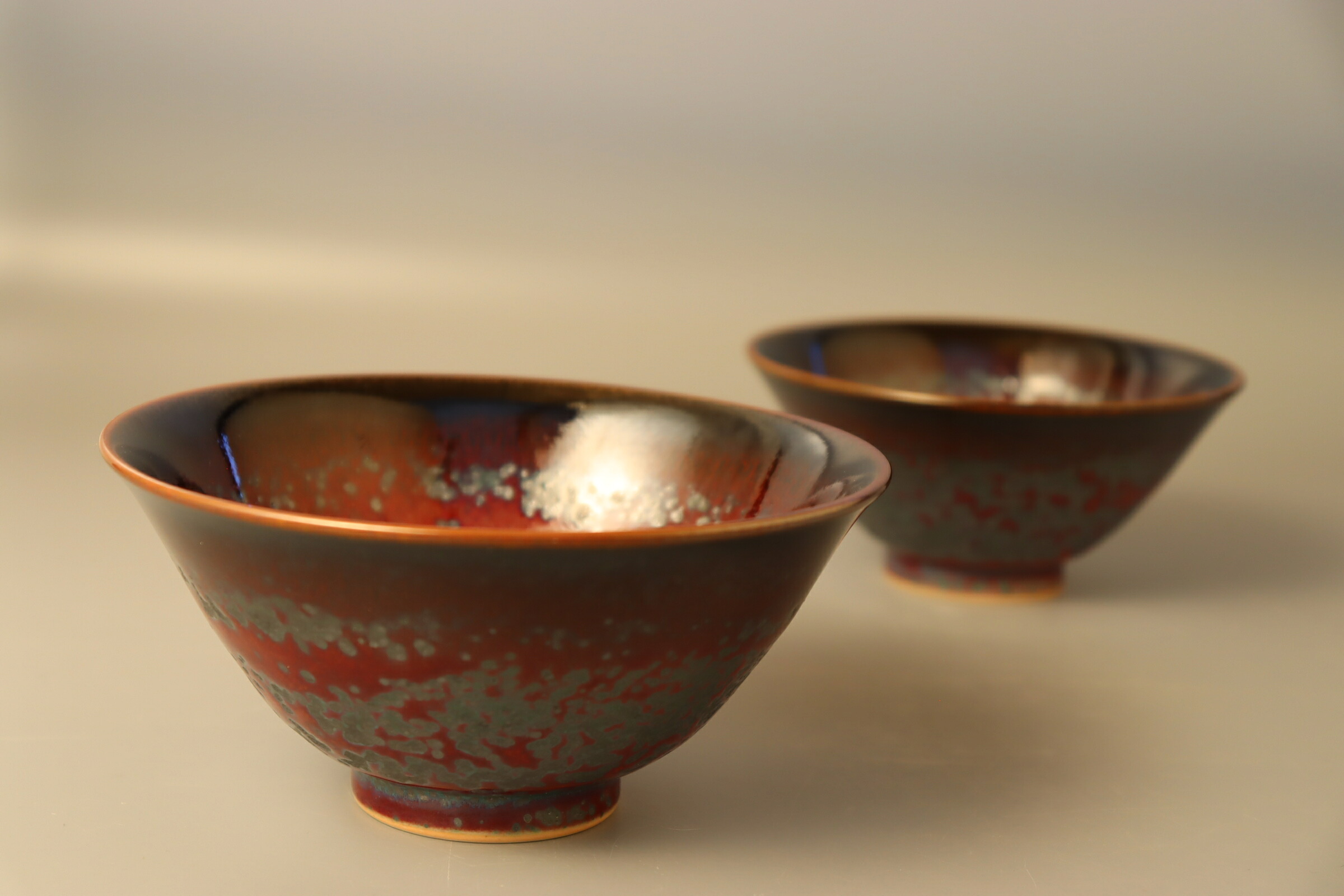 【有田焼】紫炎紅天目 茶碗（大）or（小） 日本製 辰砂 手造り 天目 茶碗 ご飯茶碗 食器 伝統工芸 磁器 陶磁器 天目釉 辰砂釉 手造り 職人技 ギフト 贈り物 プレゼント｜有田焼八右衛門窯大慶