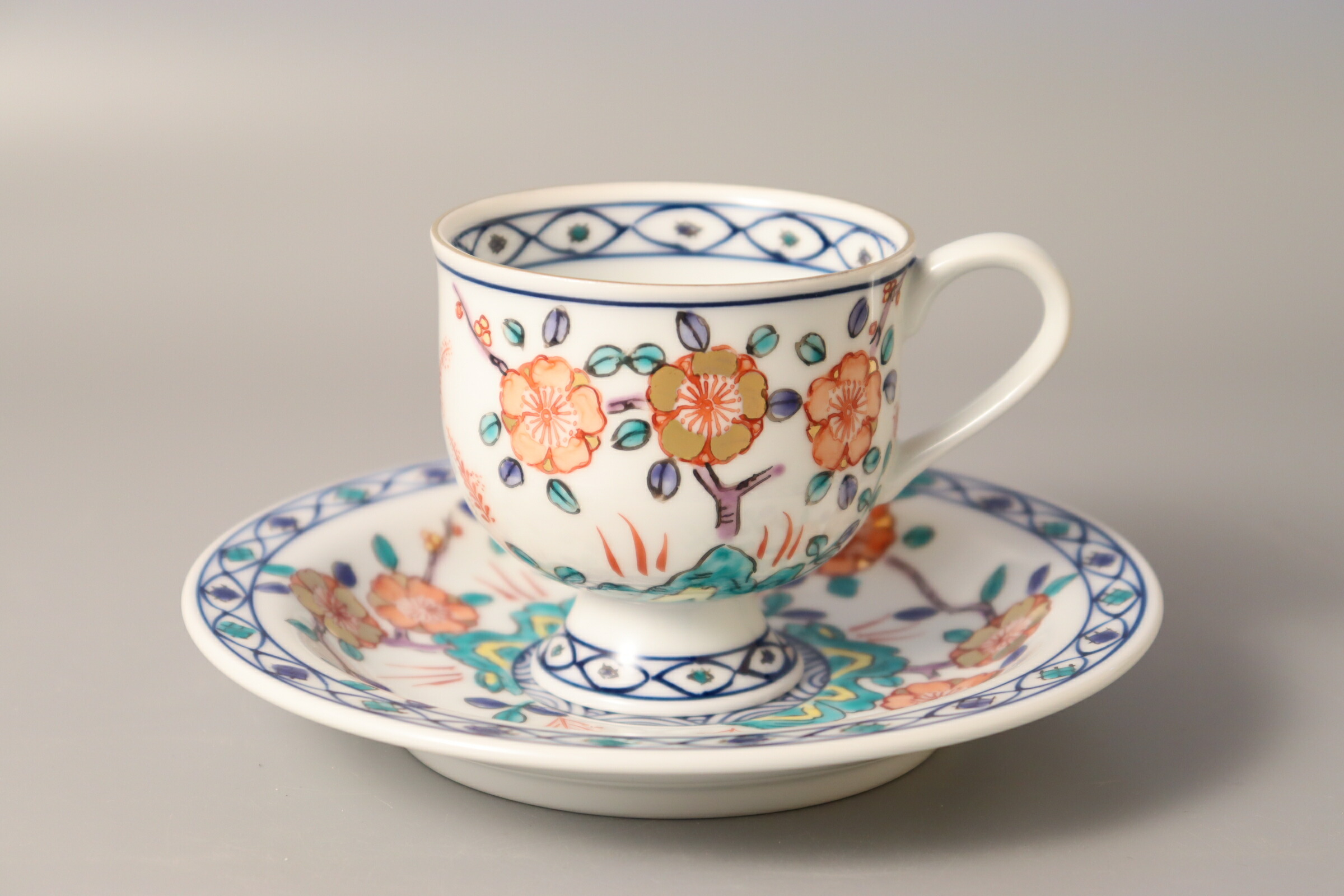 【有田焼】色絵梅高台 コーヒーカップ&ソーサー 日本製 C/S 手造り ティーカップ マグカップ カフェ 磁器 陶磁器 手造り 職人技 ギフト 贈り物 プレゼント 色絵梅