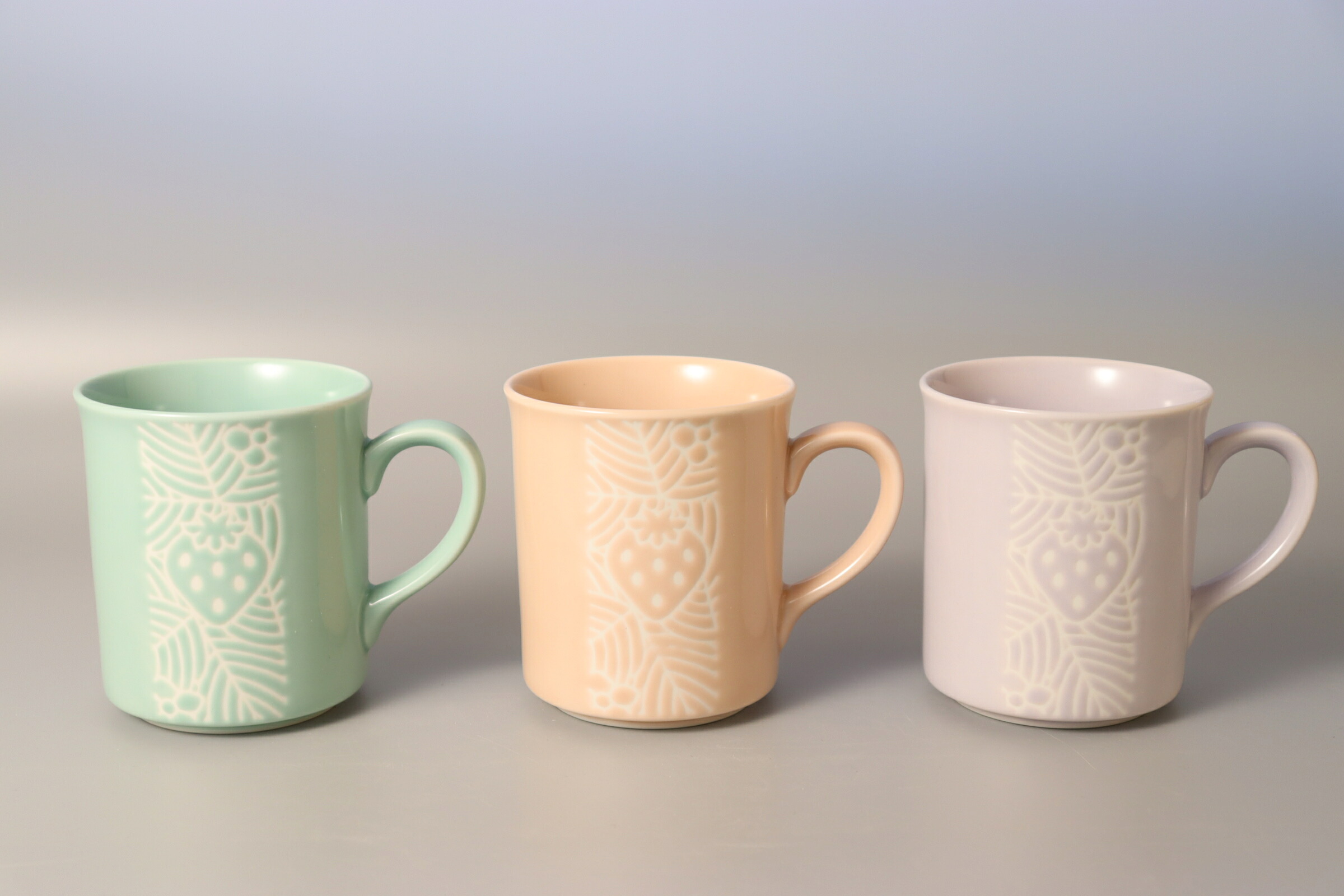 【有田焼】パステルベリーマグ （ライトグリーン）と（ピンク）と（ライラック）の3点セット 日本製 コップ お茶 湯呑 カップ ティーカップ マグカップ 磁器 陶磁器 手造り 職人技 ギフト 贈り物 プレゼント ティータイム コーヒー 紅茶セット パステル 淡色 くすみ 食器
