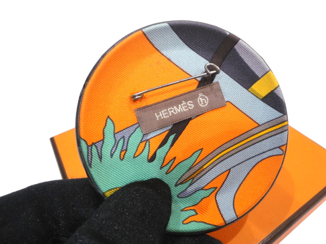 楽天市場 新品同様品 Hermes エルメス プティアッシュ ブローチgm クロコダイルマット シルク グレー バッジ アクセサリー ジュエリー ファッション レディース 女性用 ブランド エキゾチックレザー 本革 プレゼント ギフト 大貴 Daiki