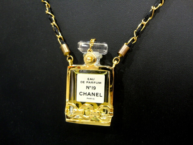 Mi26090 シャネル No5 香水ネックレス & 75mlボトル セット 楽天市場】Chanel シャネル NO.5 香水 ネックレス ブラック