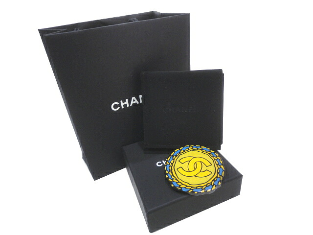 ［PR］【新品】【未使用品】AW 新作 CHANEL シャネル ココマーク ラウンド ブローチ メタル×レジン イエロー×ブルー×ブラック 23A レディース 女性用 ブランド ファッション 小物 ジュエリー アクセサリー コサージュ 希少 レア プレゼント ギフト