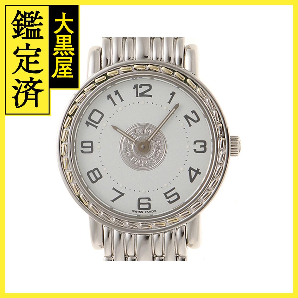 美品 ☆セリーヌ　腕時計　トリオンフ白文字盤　30M/100FT ユニセックス 美品 ☆セリーヌ 腕時計 トリオンフ白文字盤 30M/100FT ユニ