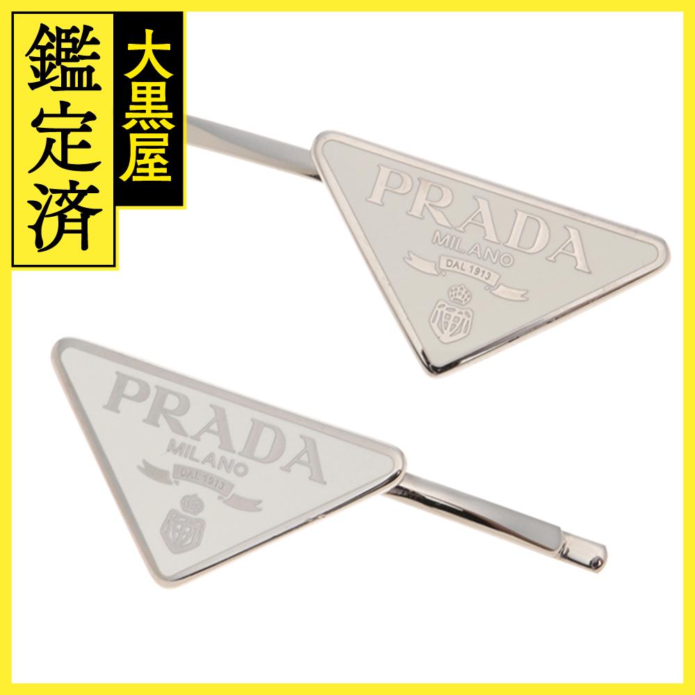 【新品未使用・値下げ交渉可］PRADA ピンブローチ3点セット 新品未使用・値下げ交渉可］PRADA ピンブローチ3点セット