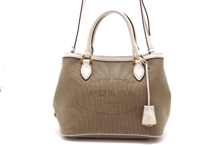 PRADA プラダ バッグ ロゴジャカード 2WAYバッグ ベージュ/ホワイト キャンバス/ ﾊﾞｯｸﾞ ハンドバッグ キャンバス ベージュ/ホワイト レディース【中古】460｜質屋　大黒屋 55,301円