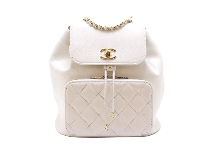 CHANEL シャネル  うしろ側容器に並べる  背嚢・デイパック キャビアひと肌 白いこと/ゴールド金具 レディース【中古】460