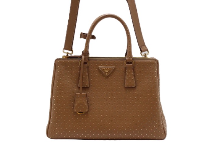 PRADA プラダ ガレリア スタッズ2way御徒面子 ラージ  1BA274  なめし革/スタッズ 自然的/ゴールド金具 レディース【中古】460