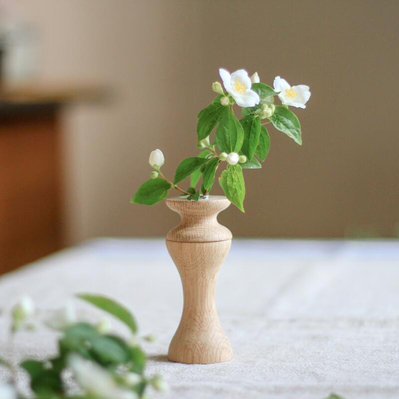 スッとまっすぐ、凛と美しく。職人が手作業で作る曲線美 flower vase(オーク Sサイズ) eNproduct