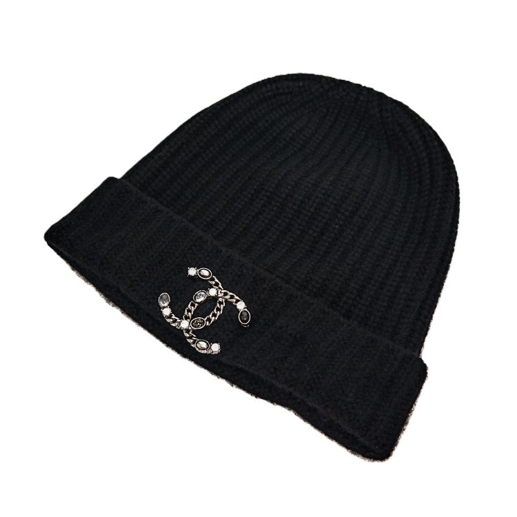 【美品】CHANEL かぶり笠 編み物旗がしら 編み物帽 ココストーン 胸飾り付 カシミール 100% ブランド名小物 5561082m【中古】
