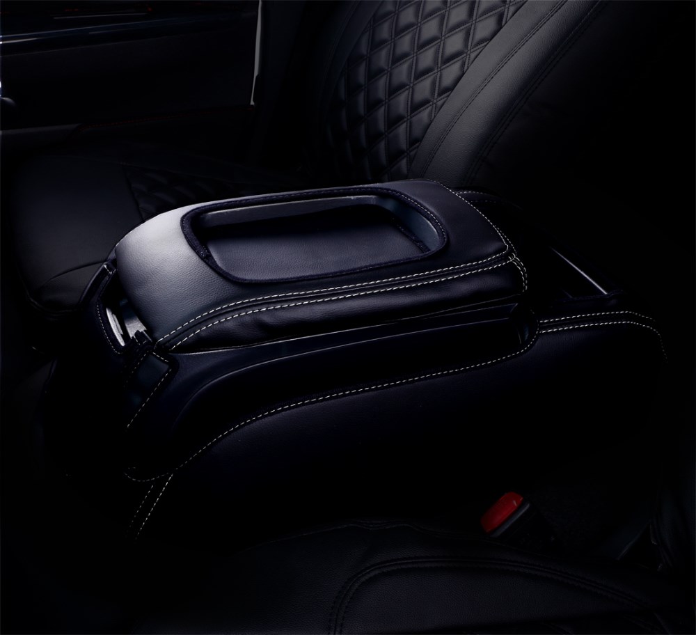 ハイエース コンソールBOXレザーカバー 200系 ワイドボディ 2004/8- ブラックレザーxシルバーステッチ LUNA/ルナ (CLCW-B-SS