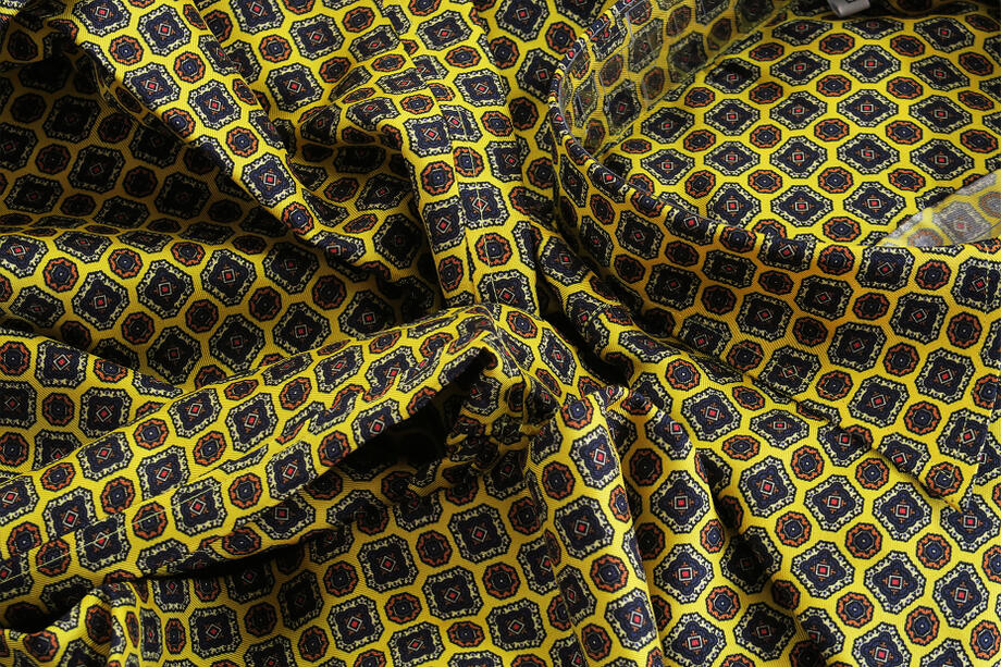 ★シルクシャツメンズLimited Edition GIALLO EUROPE\u003cBR\u003e\u003cBR\u003e★イタリア共和国地絹プルオーバーDAN ROMA 平平凡凡たる衿 \u003cBR\u003e\u003cBR\u003e★COLLO REGOLARE ELEGANT GIALLO